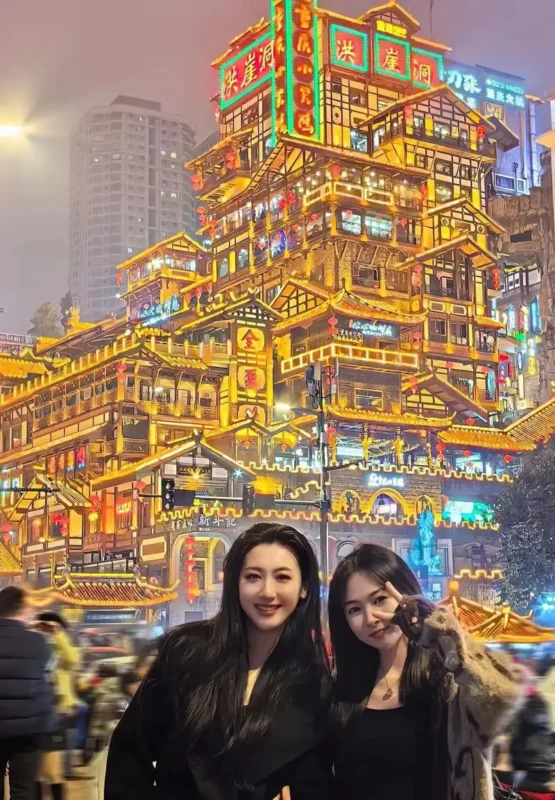 kiến trúc cổ của dân tộc Tạng - Miêu của Hồng Nhai Động