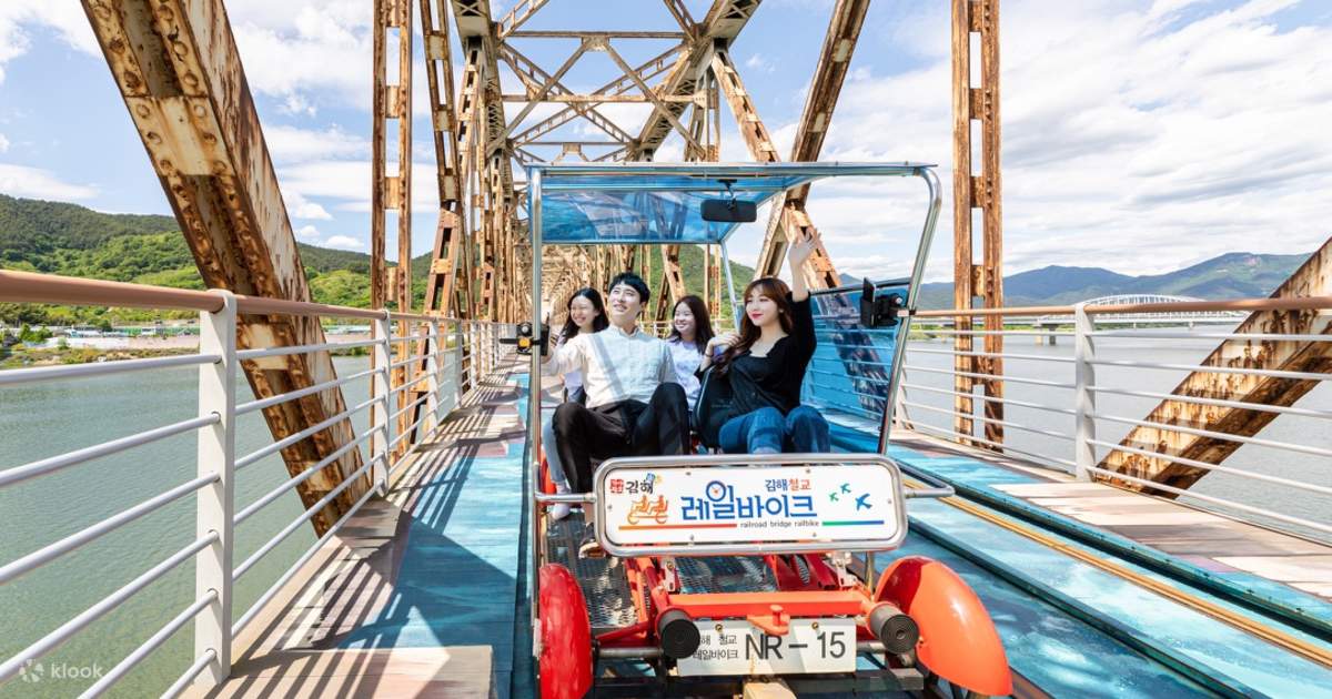 Đạp xe trên đường ray xe lửa ngắm sông Nakdong