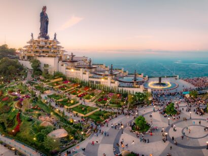 Khám phá Tây Ninh: Núi Bà Đen - Tượng Phật Di Lặc - Tòa Thánh Cao Đài - Chùa Gò Kén